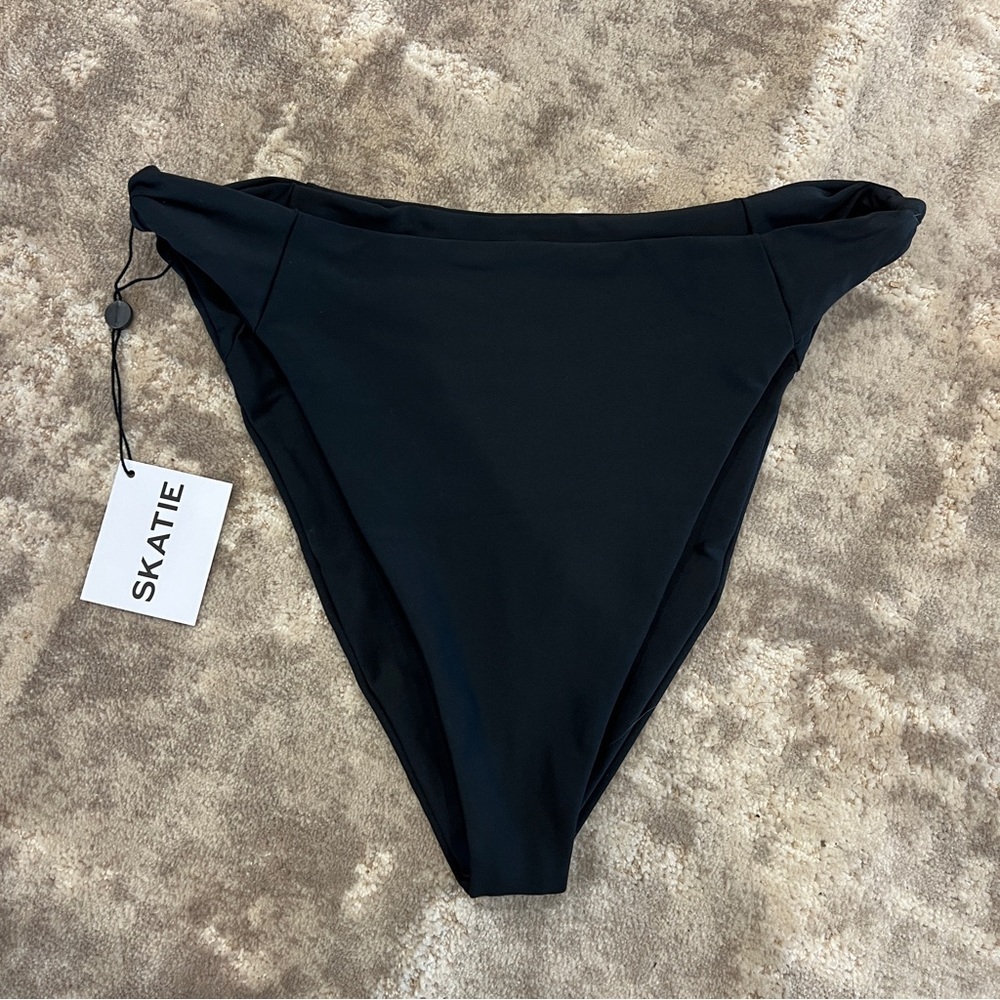 Skatie Salty Bottom Black - L